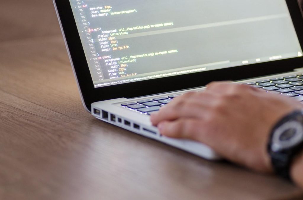 Manfaat yang Akan Diperoleh dari Belajar Coding